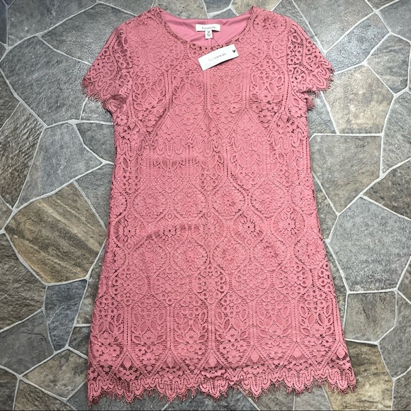 francesca’s Rose Lace Overlay Dress - Picture 4 of 12